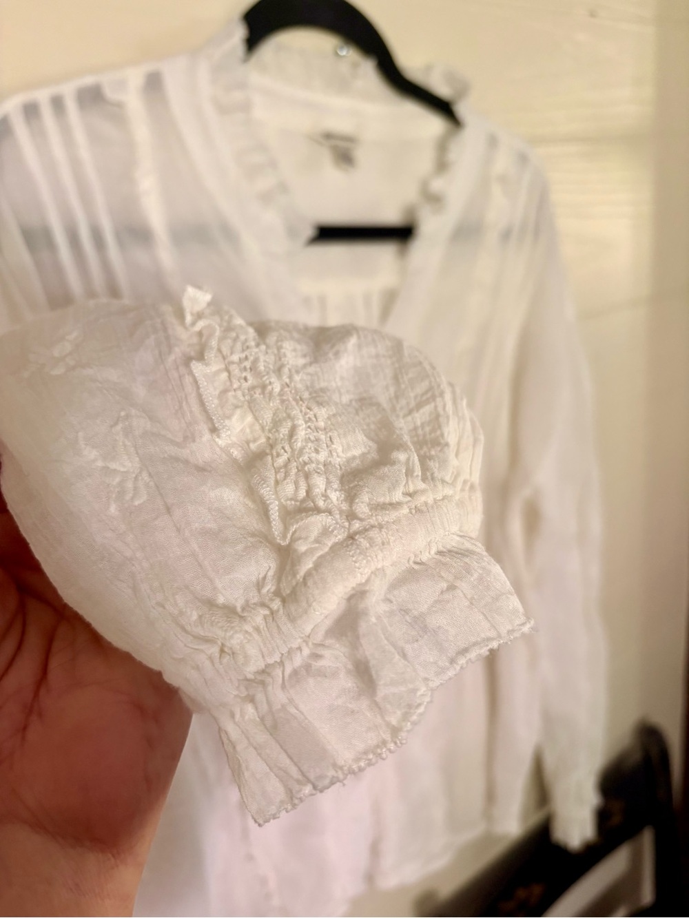 Versona White Ruffled Button-Front Blouse - Picture 4 of 13
